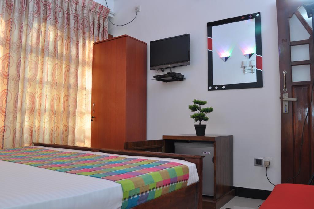 Guest Ryan Hotel Katunayaka Habitación foto