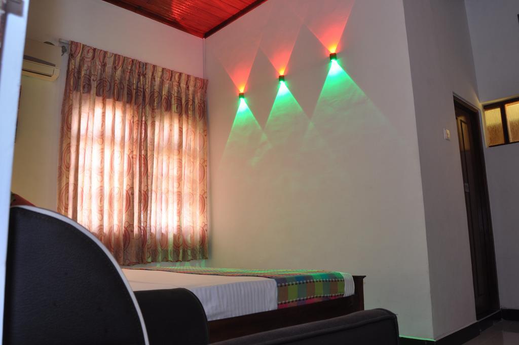 Guest Ryan Hotel Katunayaka Habitación foto
